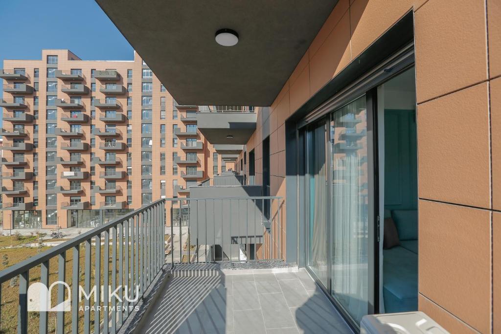 Miku Apartment - Bright 1 Bedroom Apartment At Olympic Residence - Image 6