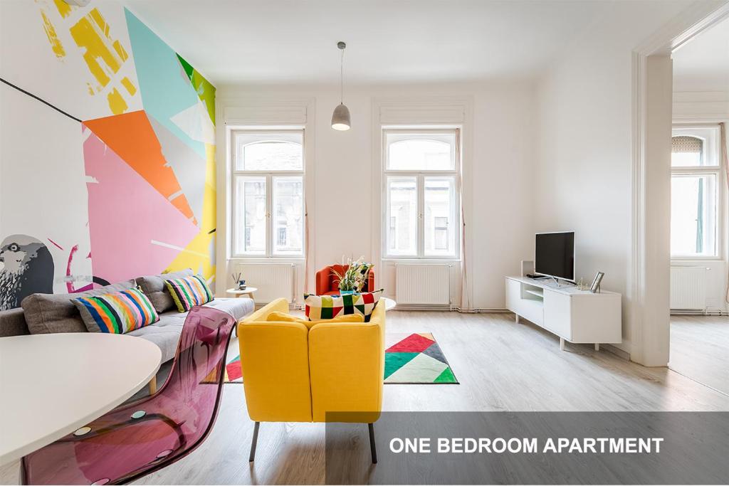 Televízia a/alebo spoločenská miestnosť v ubytovaní BpR Art of Rainbow Apartments