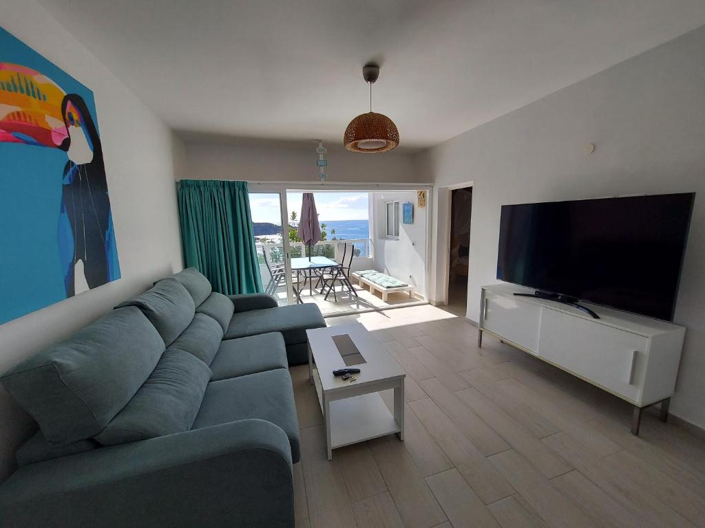Televízia a/alebo spoločenská miestnosť v ubytovaní Beachview oriental design experience