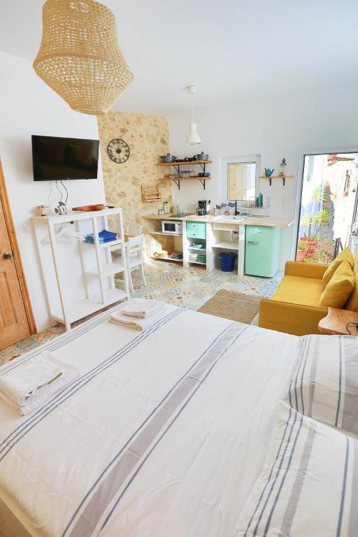 A bed or beds in a room at Ravi Boutique Home - 1 minute walk from beach