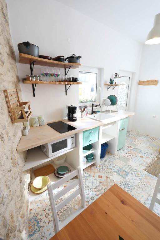 A kitchen or kitchenette at Ravi Boutique Home - 1 minute walk from beach