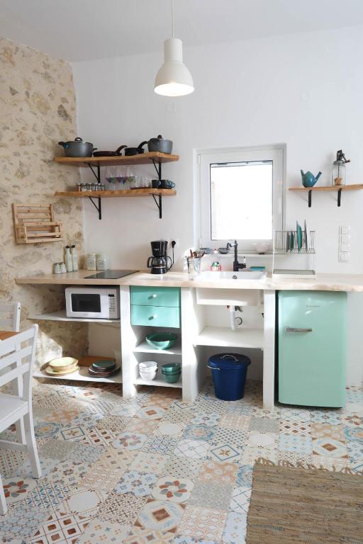 A kitchen or kitchenette at Ravi Boutique Home - 1 minute walk from beach