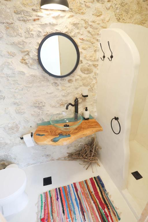 A bathroom at Ravi Boutique Home - 1 minute walk from beach