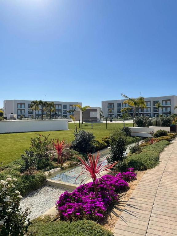 Vonkajšia záhrada v ubytovaní LyriosHomes Luxury Costa Ballena Beach