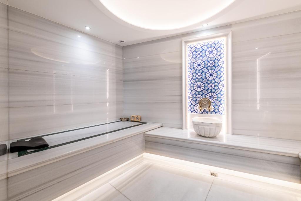 Aprilis Deluxe Hotel - 12