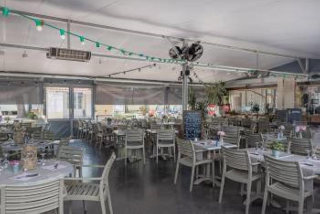Restaurace v ubytování Camping LES PEUPLIERS