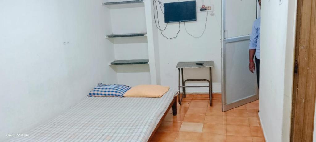 A bed or beds in a room at Xavier Guest House