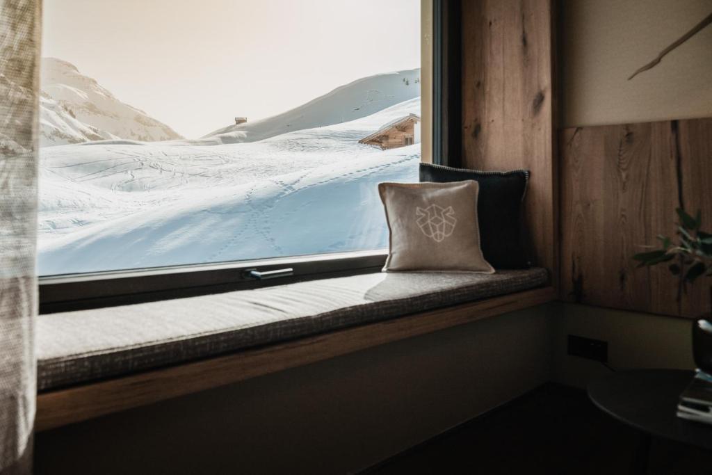 Nespecifikovaný výhled na hory nebo výhled na hory při pohledu z hotelu