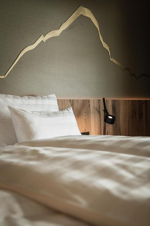 Postel nebo postele na pokoji v ubytování Berghotel Biberkopf