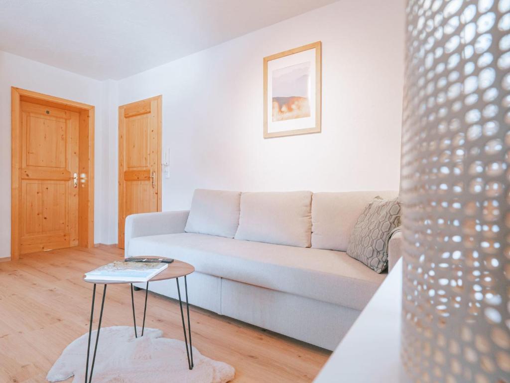 Ein Sitzbereich in der Unterkunft Apartment Haus Toplitzsee nahe dem Grundlsee und Toplitzsee