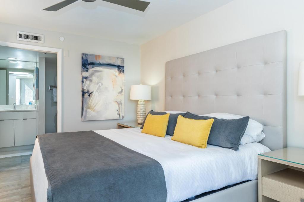Diamond Head Beach Resort - Gulf View One Bedroom Deluxe Suite