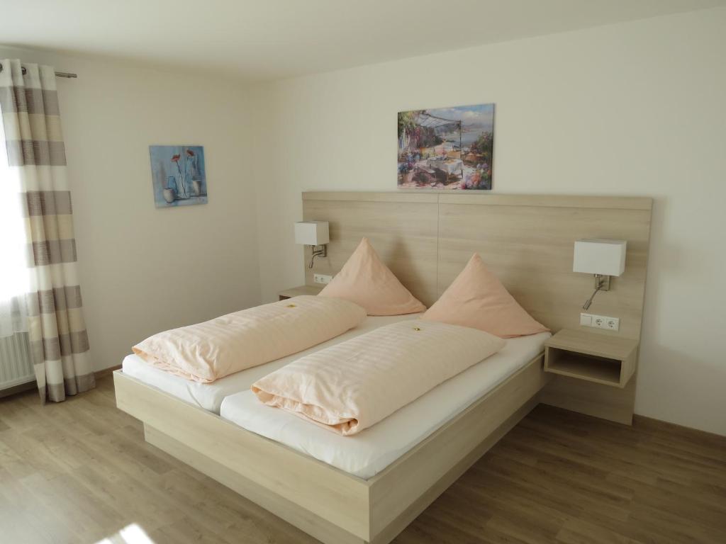 Postel nebo postele na pokoji v ubytování Büchelsteiner Hof