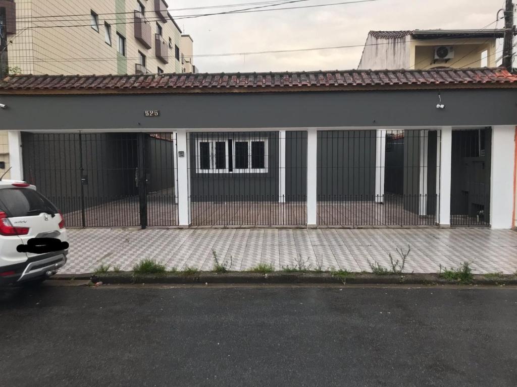 Casa grande e confortável até 16 pessoas com churrasqueira e garagem para 8 carros - Casa De Cuatro Dormitorios