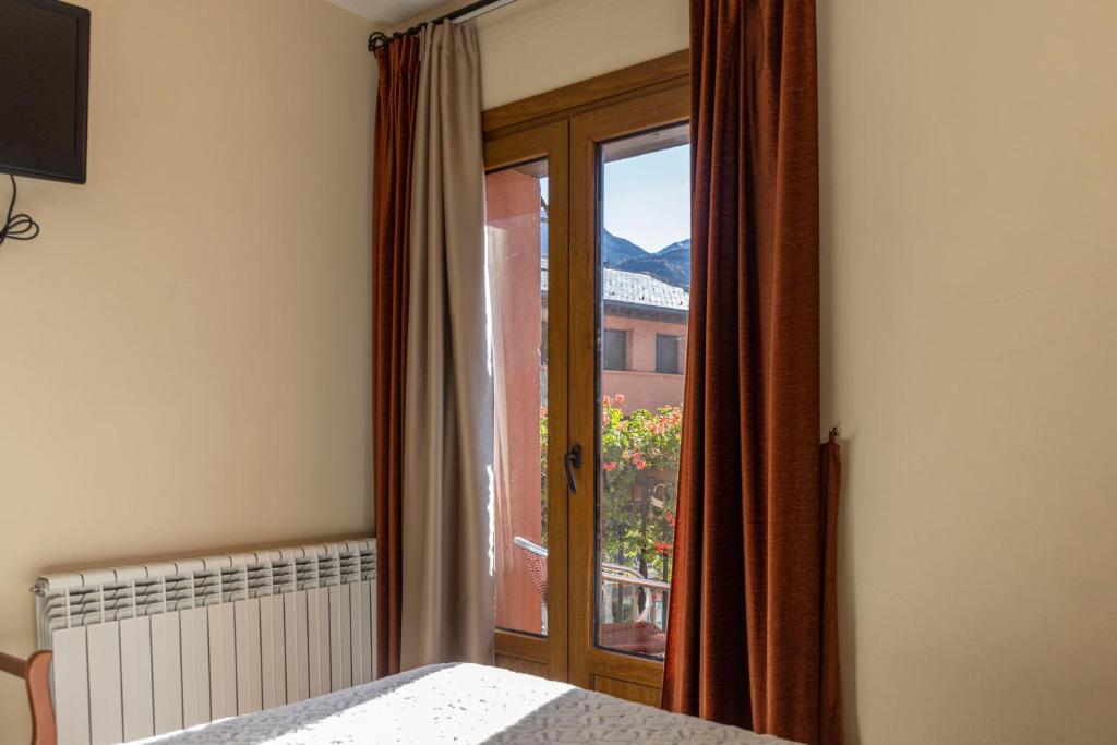 Postel nebo postele na pokoji v ubytování Hotel Solana