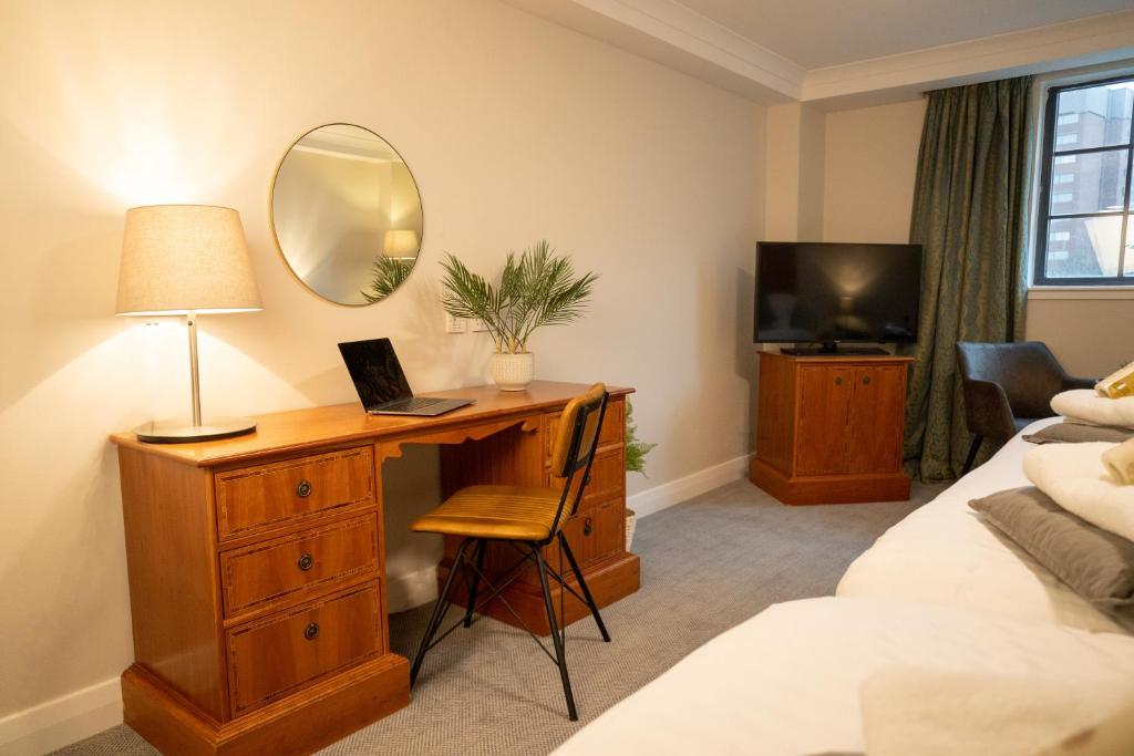 Glasgow Argyle Hotel, BW Signature Collection - Family Room With One Double Bed And One Single Beds