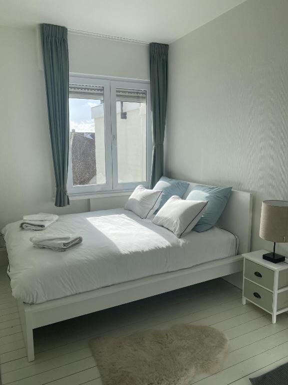Postel nebo postele na pokoji v ubytování Instant Knokke