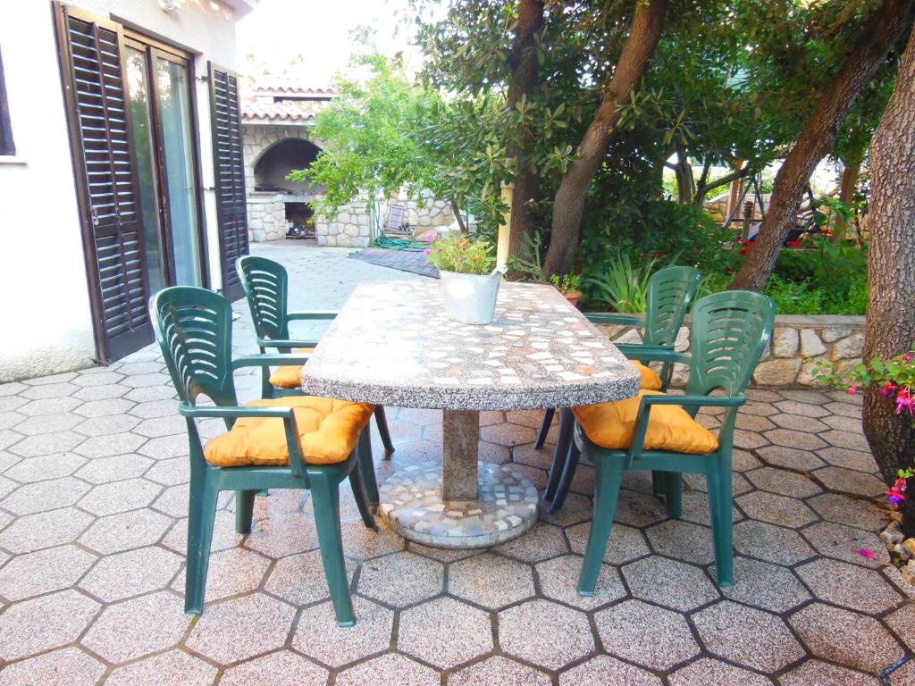 a table and chairs sitting on a patio at Apartments Paladina in Mandre