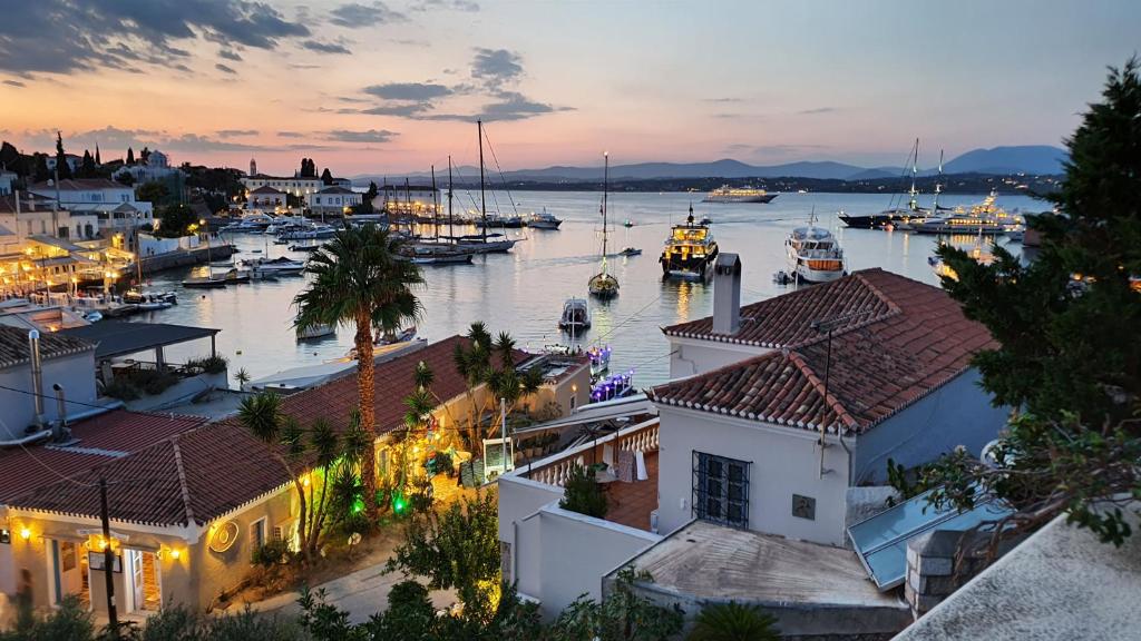 Zdjęcie z galerii obiektu Palio Limani (Old Harbour) w mieście Spetses