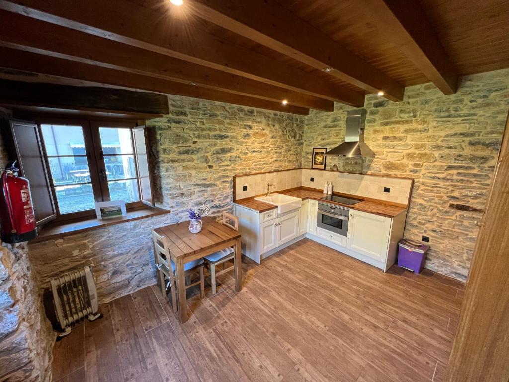A kitchen or kitchenette at Casa rural LA TORRE recién rehabilitada.