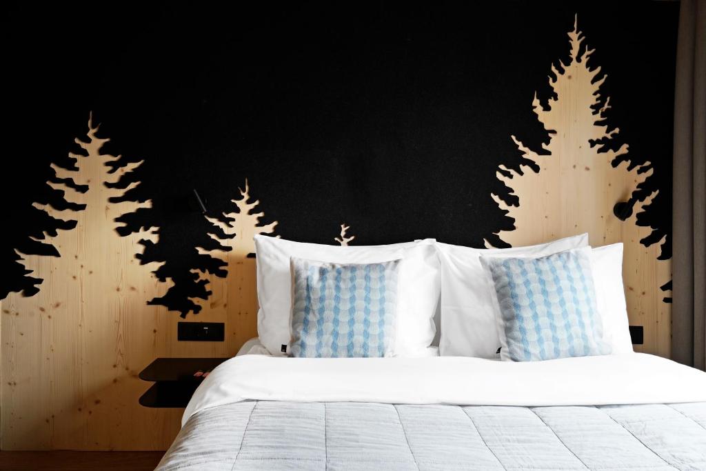 
Medium Studio with Kitchenette
