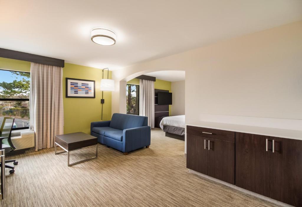Clarion Pointe New Bern - King Suite - Non-Smoking