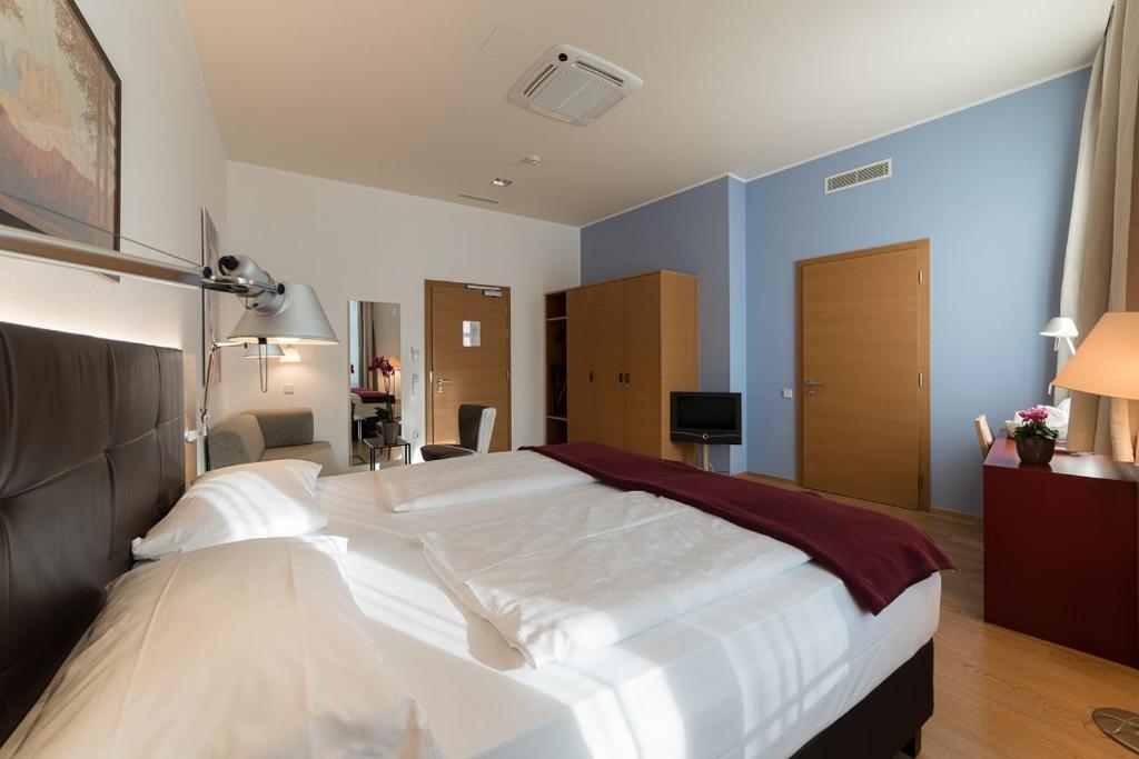 Łóżko lub łóżka w pokoju w obiekcie Hotel Stiegl Scala