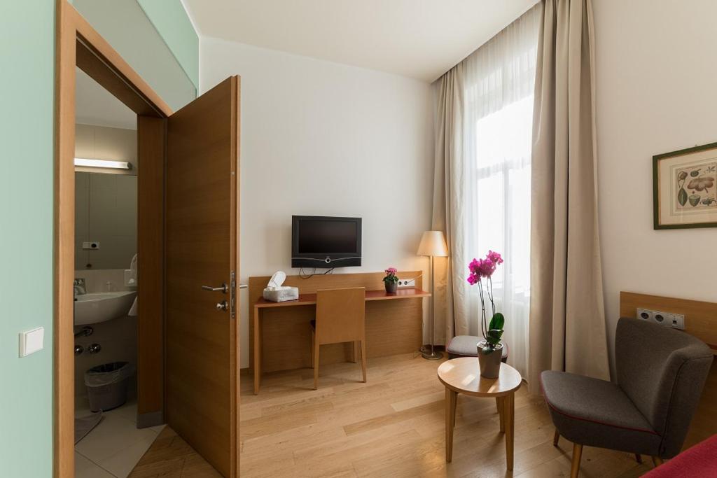 Telewizja i/lub zestaw kina domowego w obiekcie Hotel Stiegl Scala