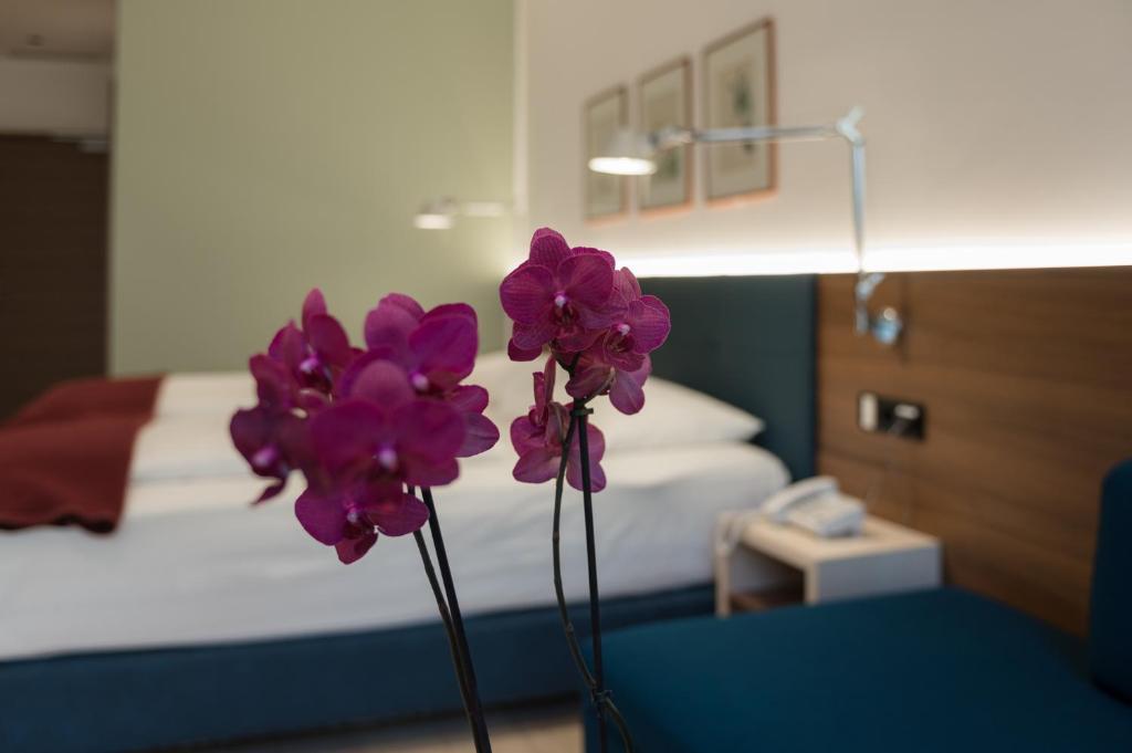 Łóżko lub łóżka w pokoju w obiekcie Hotel Stiegl Scala