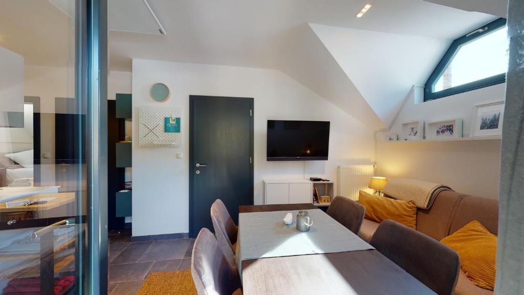 TV a/nebo společenská místnost v ubytování OTTA Apartments Golte C2