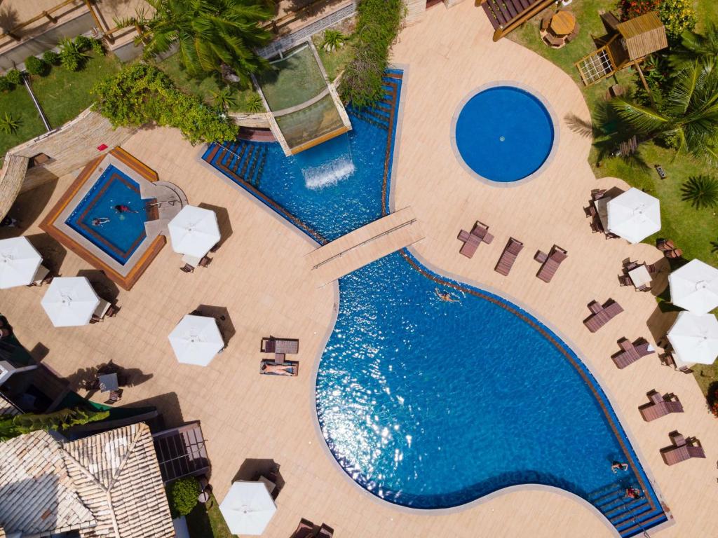 an overhead view of a pool at a resort at Best Western Shalimar Praia Hotel in Porto Seguro