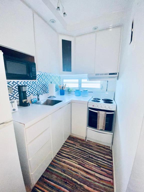 KASA Ocean Breeze - Cabana Studio Apartment BEACHFRONT CONDO POOL - Departamento