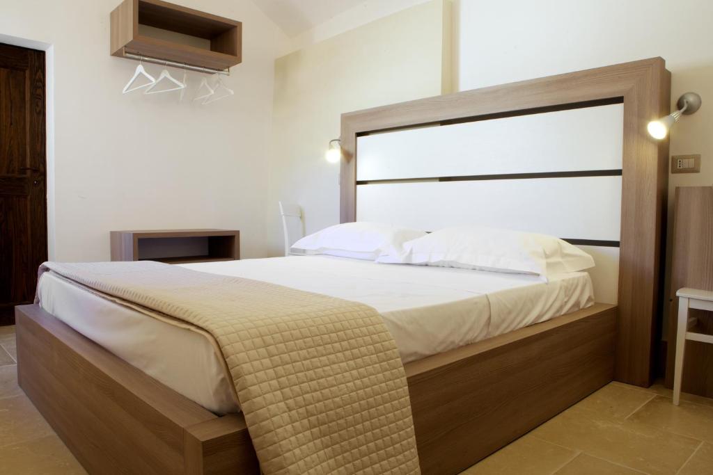 A bed or beds in a room at Antico Convento Dei Cappuccini