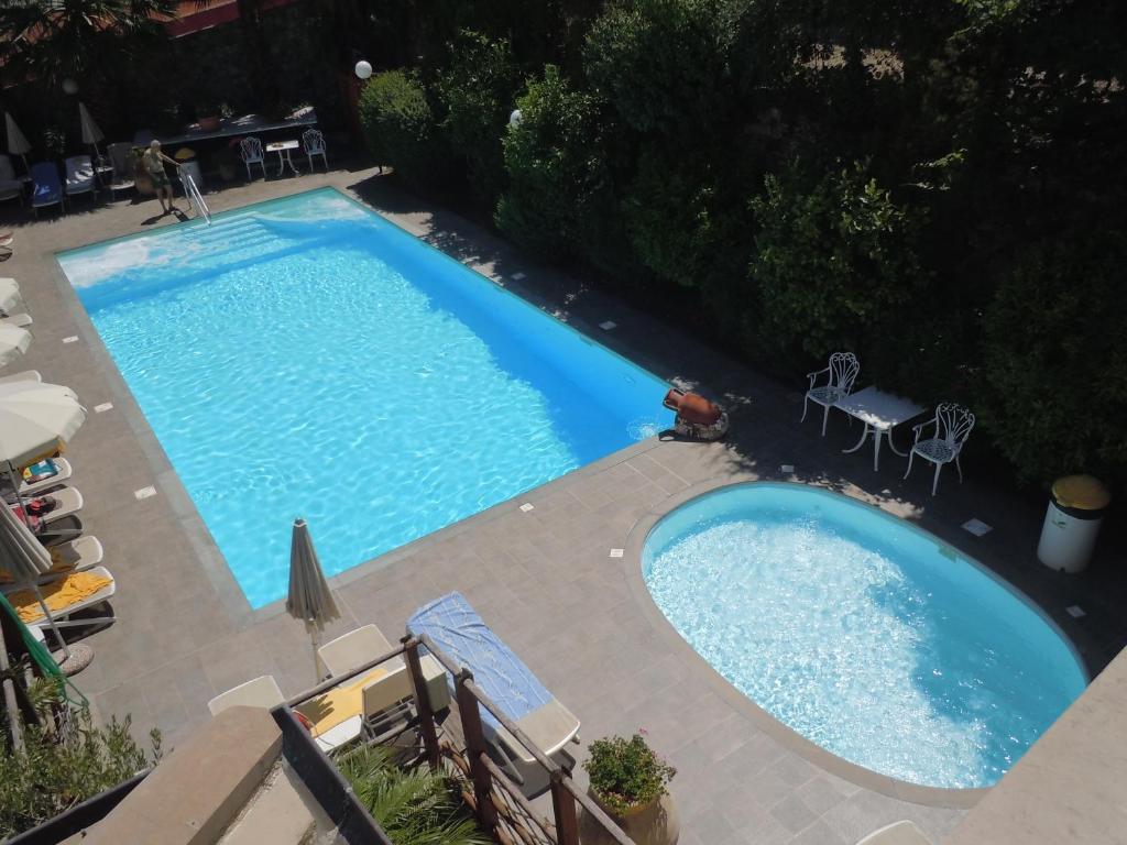 Бассейн в Hotel Due Mari или поблизости