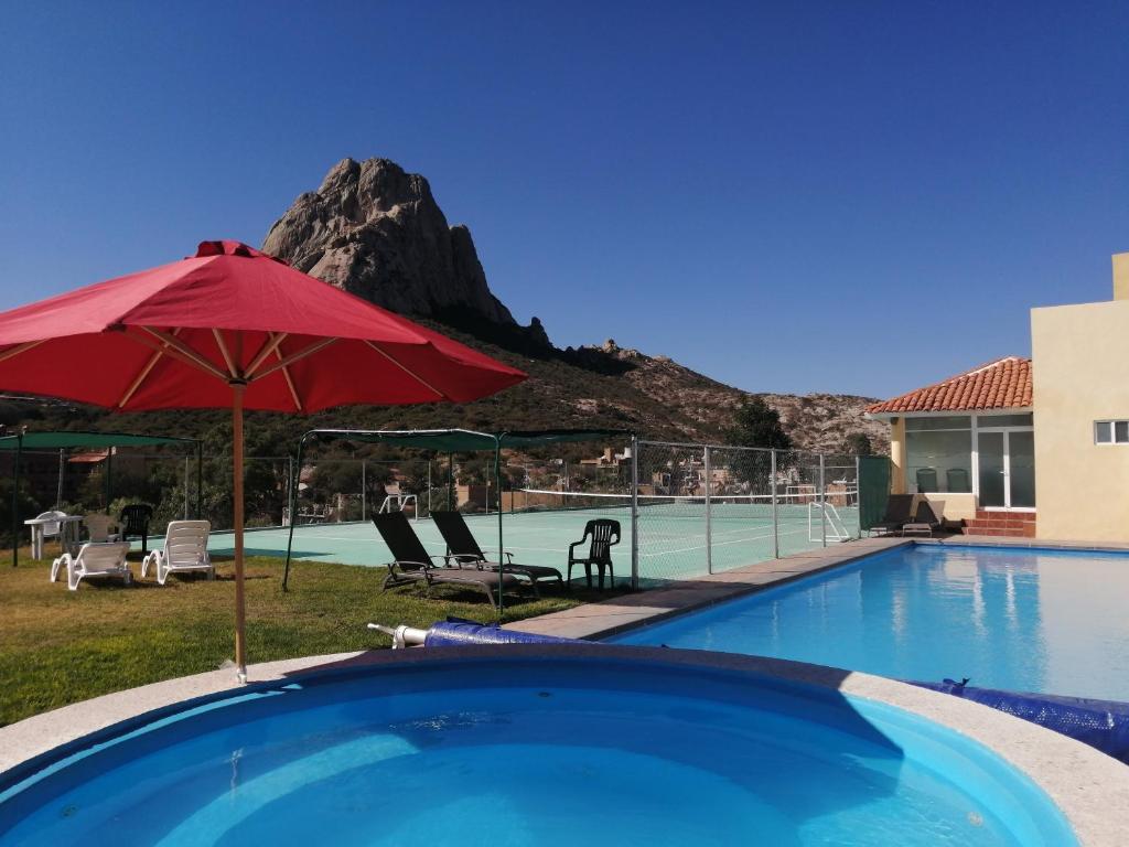Bazén v ubytování Hotel Quinta Las Fuentes Bernal nebo v jeho okolí