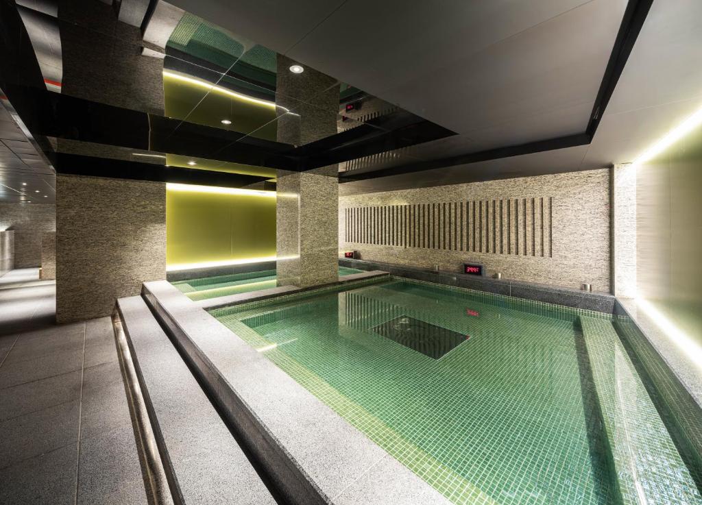 A piscina localizada em The Ambassador Seoul - A Pullman Hotel ou nos arredores