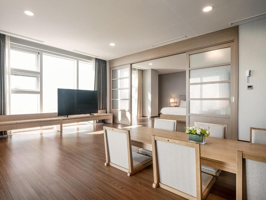Hotel Tops 10 - Suite Mit Queensize-Bett Und Meerblick