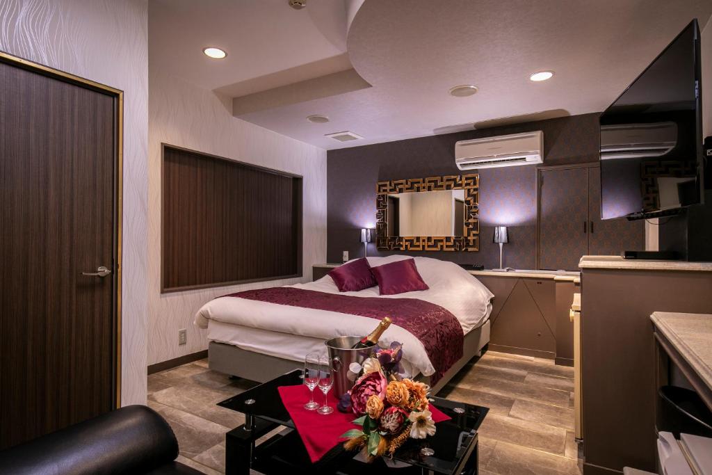 Postel nebo postele na pokoji v ubytování Hotel EXE アネックス 大人専用