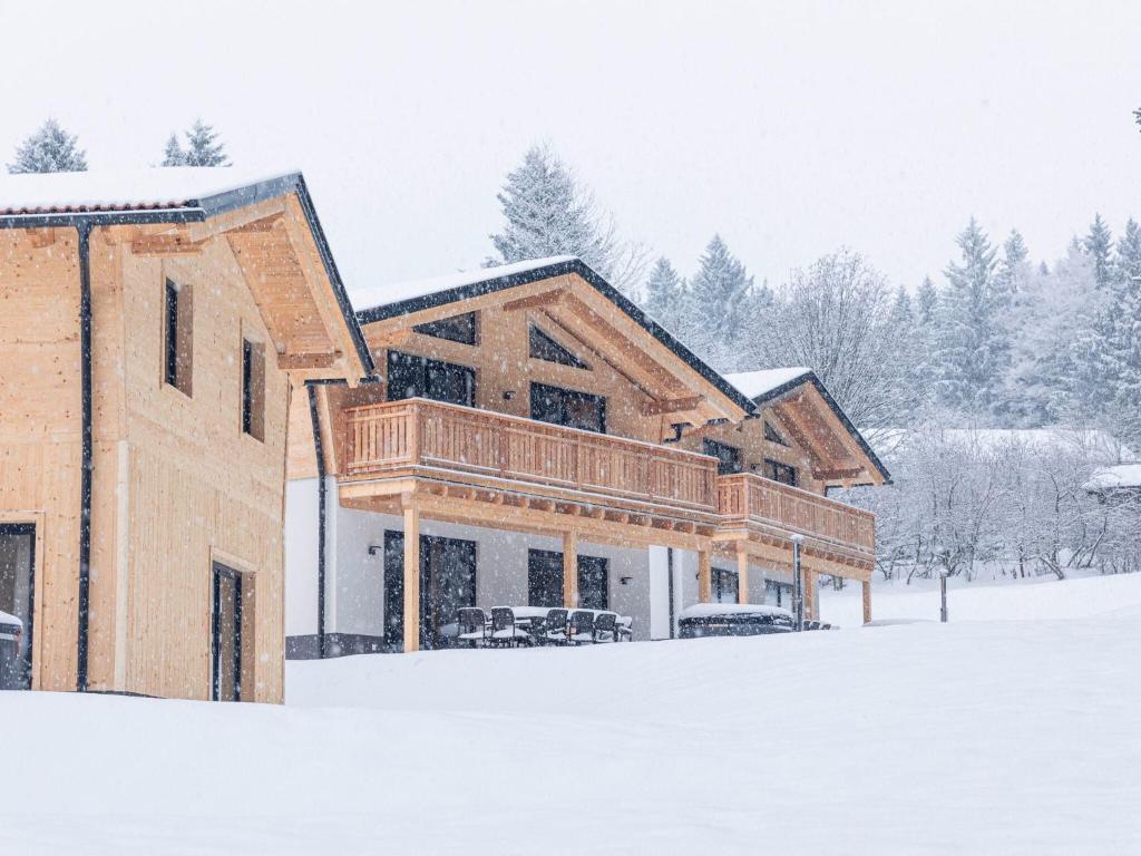 Chalet Arber in St Englmar with its own HotTube v zimě