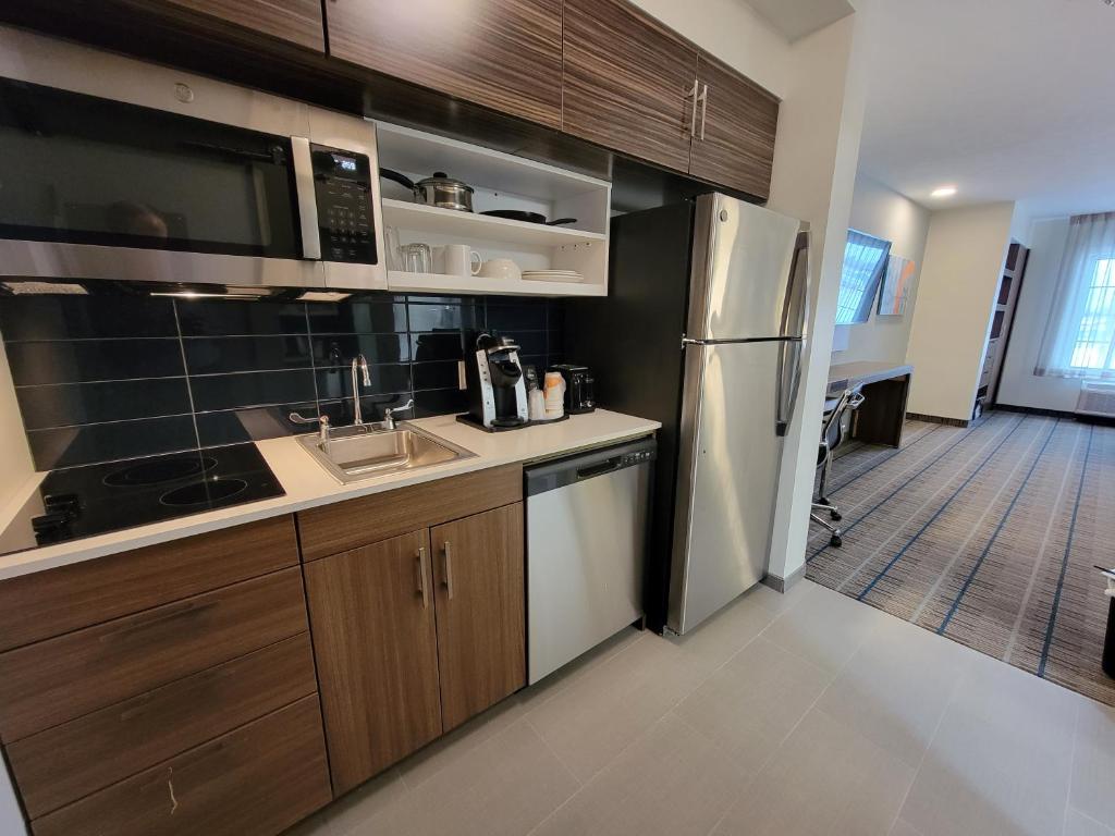Köök või kööginurk majutusasutuses MainStay Suites