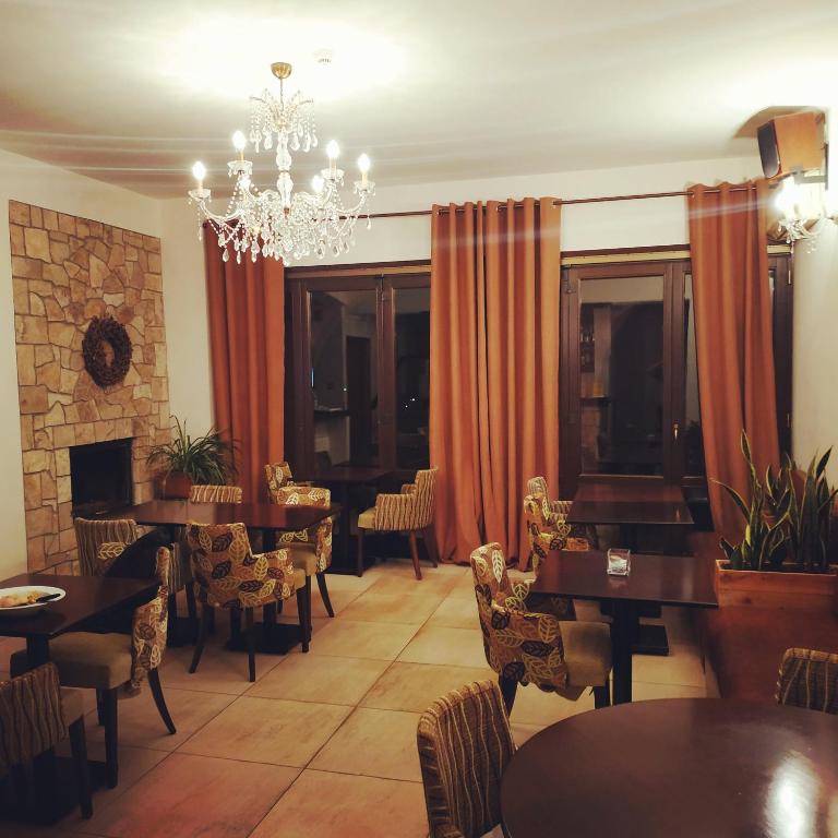 Część wypoczynkowa w obiekcie Vytina Mountain View Hotel