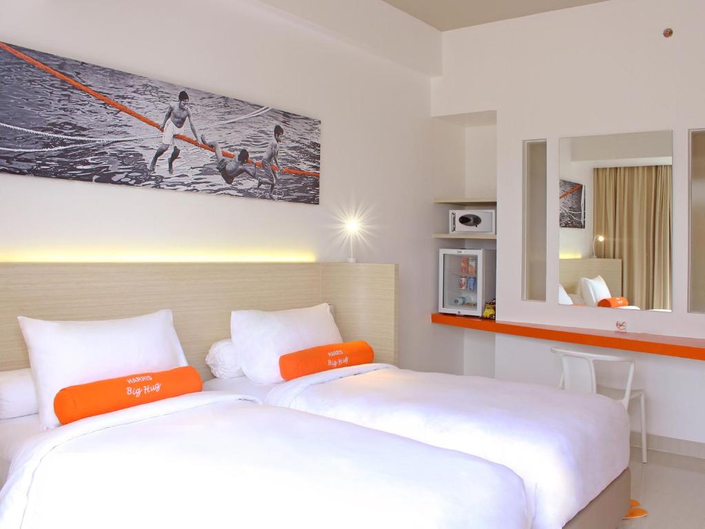 Postel nebo postele na pokoji v ubytování HARRIS Hotel Samarinda