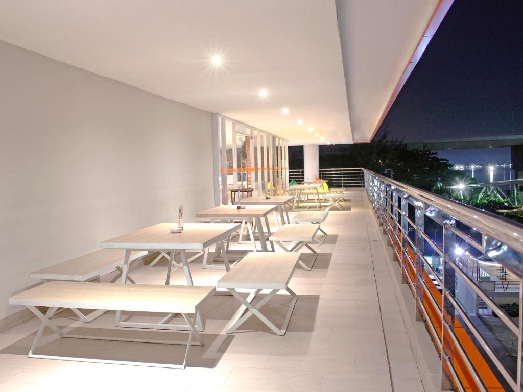 Balkón nebo terasa v ubytování HARRIS Hotel Samarinda