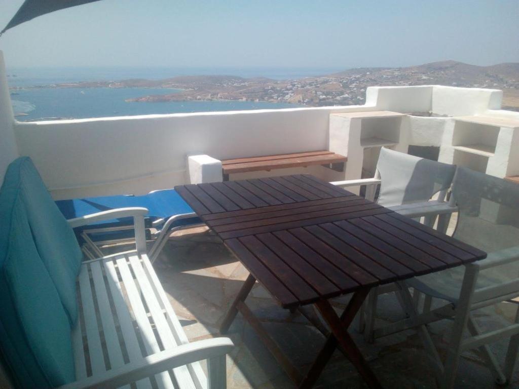 Balkón alebo terasa v ubytovaní Semi-detached house on the heights of Parikia - Exceptional view of the Cyclades
