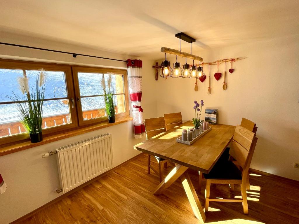a dining room with a table and chairs and a window at FeWo Mühlau - Oberau/Berchtesgaden in Berchtesgaden