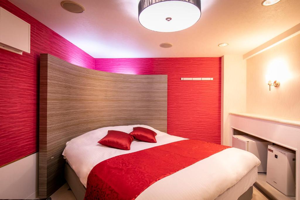 Postel nebo postele na pokoji v ubytování Hotel EXE アネックス 大人専用