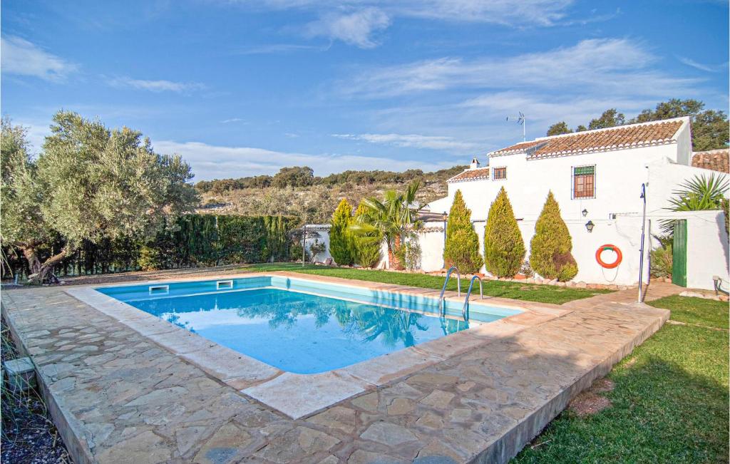 una piscina in un cortile accanto a una casa di Lovely Home In Archidona With Private Swimming Pool, Can Be Inside Or Outside ad Archidona