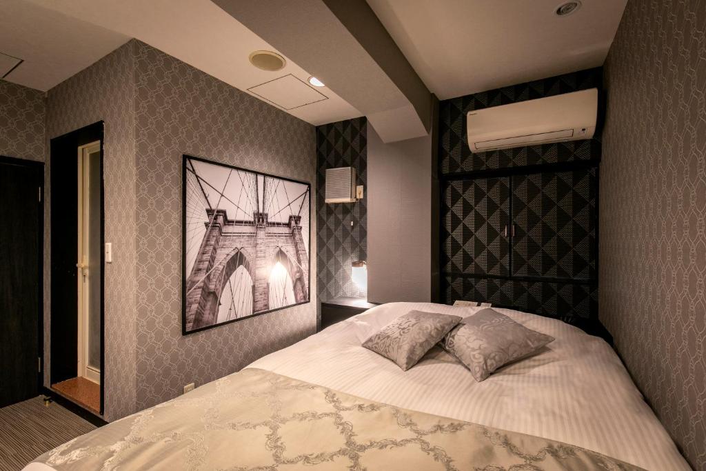 Postel nebo postele na pokoji v ubytování Hotel EXE アネックス 大人専用