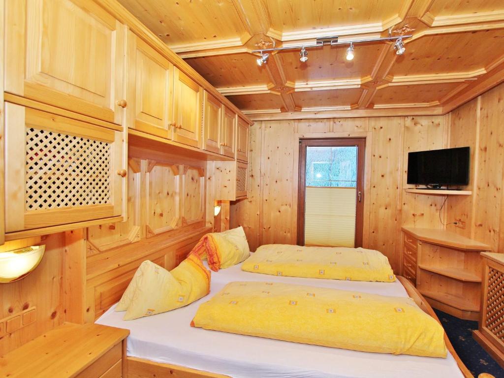 TV a/nebo společenská místnost v ubytování Cozy apartment with mountain views