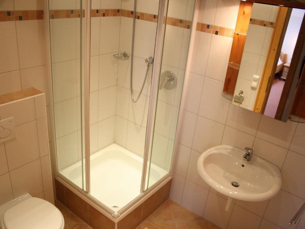 Koupelna v ubytování Spacious Apartment in GroBarl with Sauna