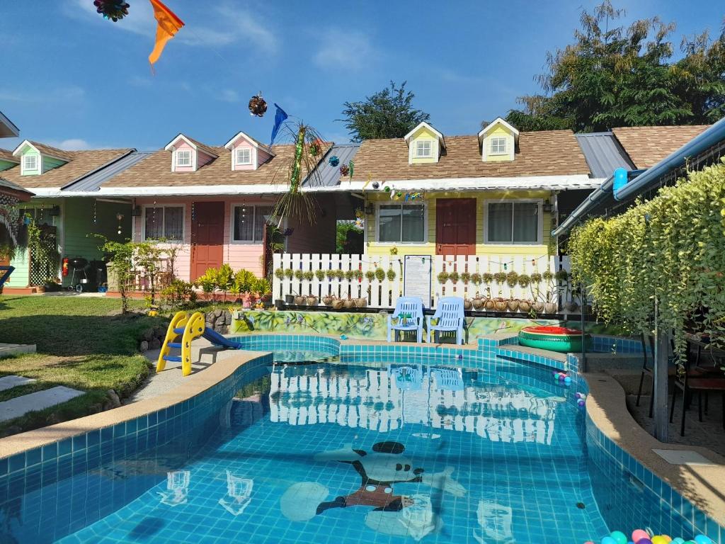 Bazén v ubytování พลอยฟ้ารีสอร์ทเขาเต่า Ployfarresortkhaotao nebo v jeho okolí